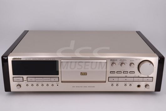 Victor ZD-V919 - Player with side panels
